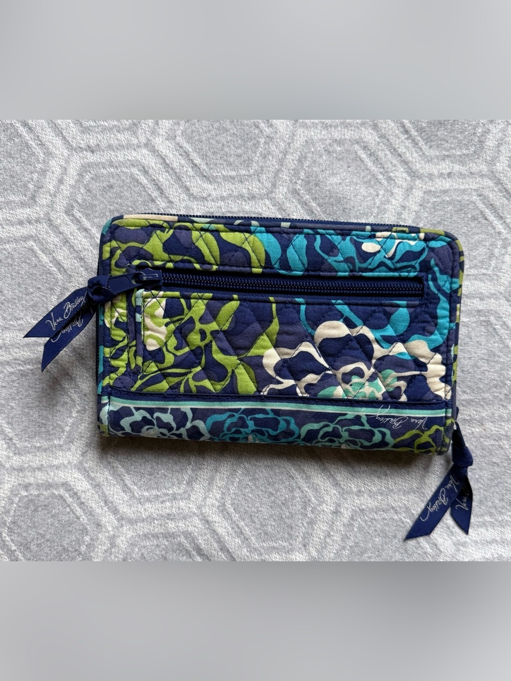Vera Bradley Wallet Retired Blue Green Floral Quilted Turn Lock Zip Around EUC - Picture 6 of 14